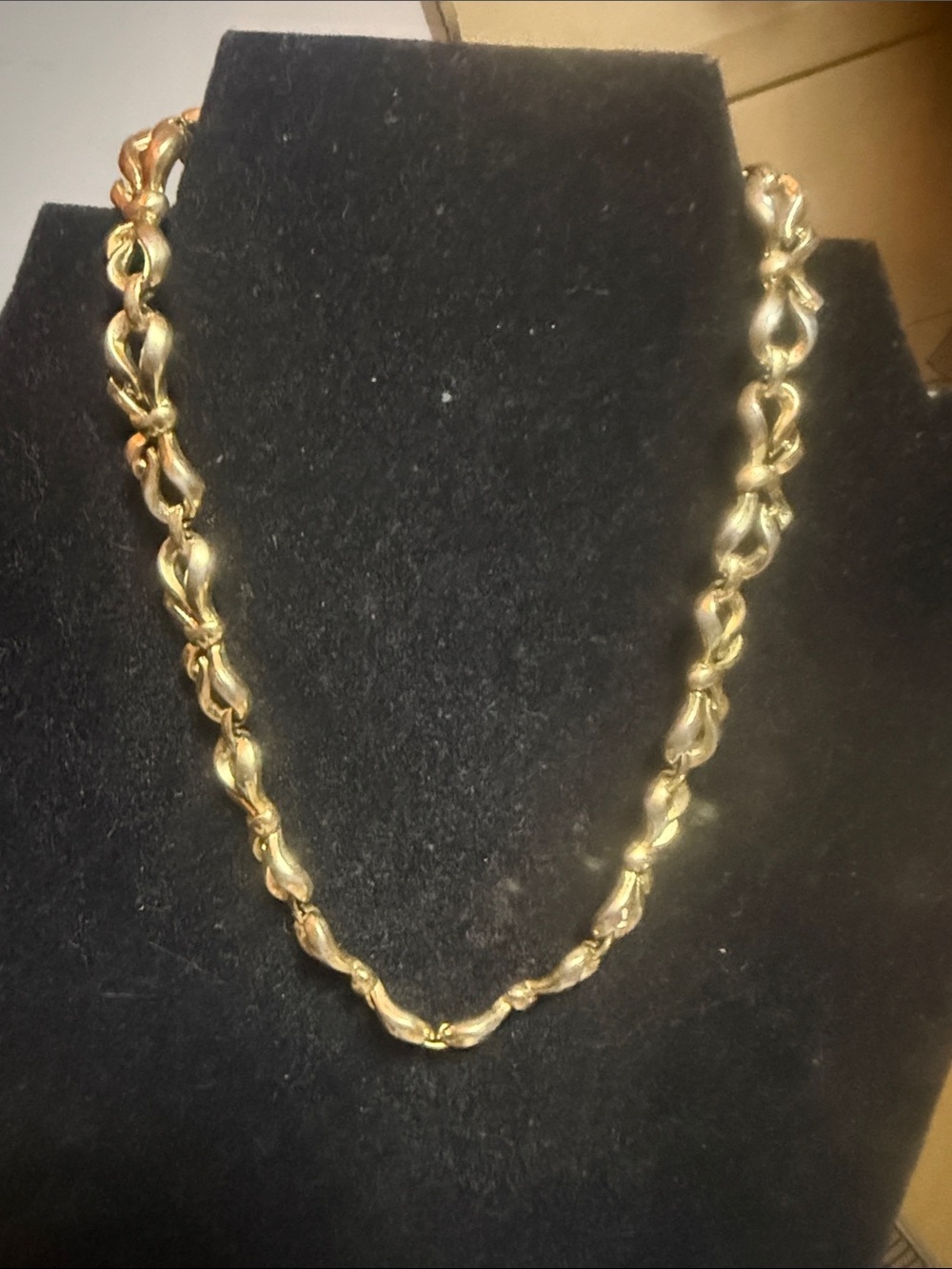Vintage Gold Tone Women’s Chain Necklace - Tied Bows Elegant Link Design